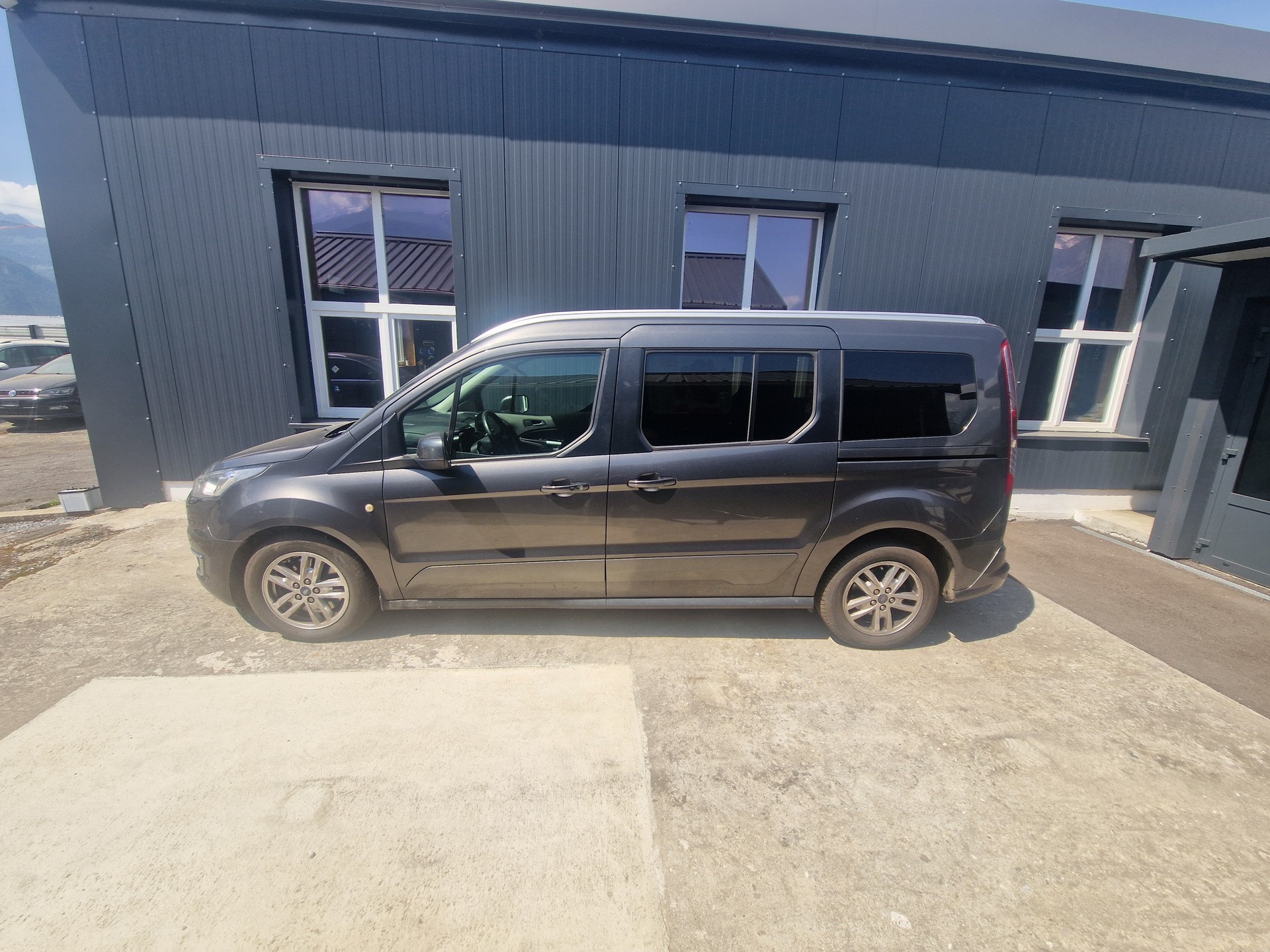 FORD Grand Tourneo Connect 1.5 EcoBlue Titanium Automat-image-5