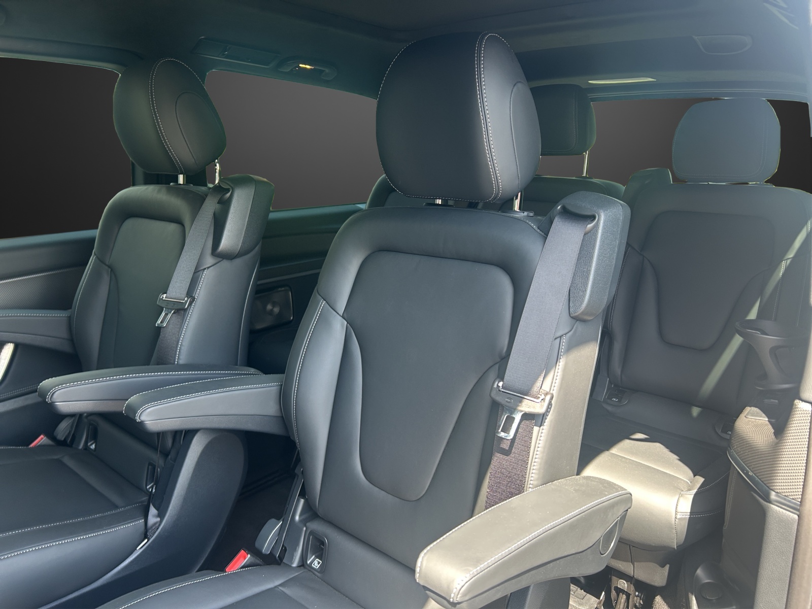 MERCEDES-BENZ V 300 d lang 4Matic Swiss Edition 9G-Tronic-image-3