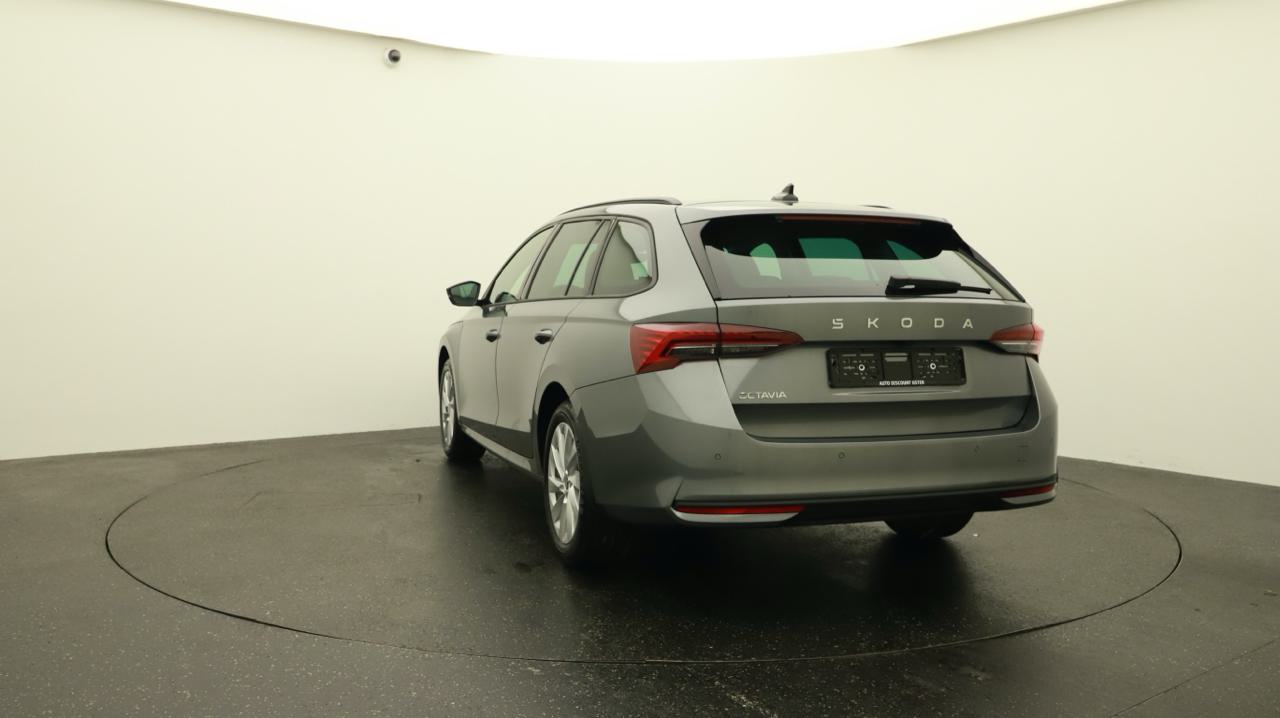 SKODA Octavia Combi 2.0 TDI DSG Selection-showroom-element-3