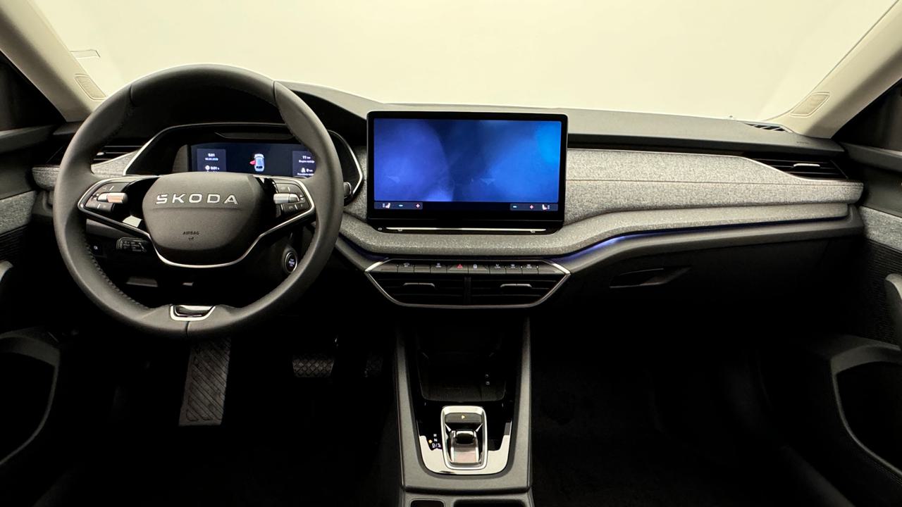 SKODA Octavia Combi 2.0 TDI DSG Selection-image-5