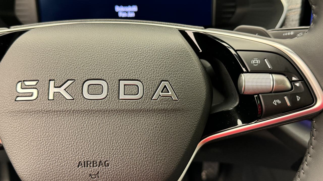 SKODA Octavia Combi 2.0 TDI DSG Selection-image-9