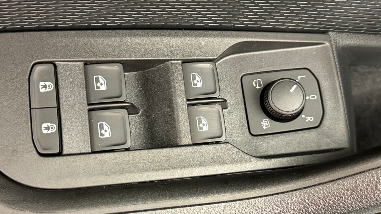 SKODA Octavia Combi 2.0 TDI DSG Selection-image-8