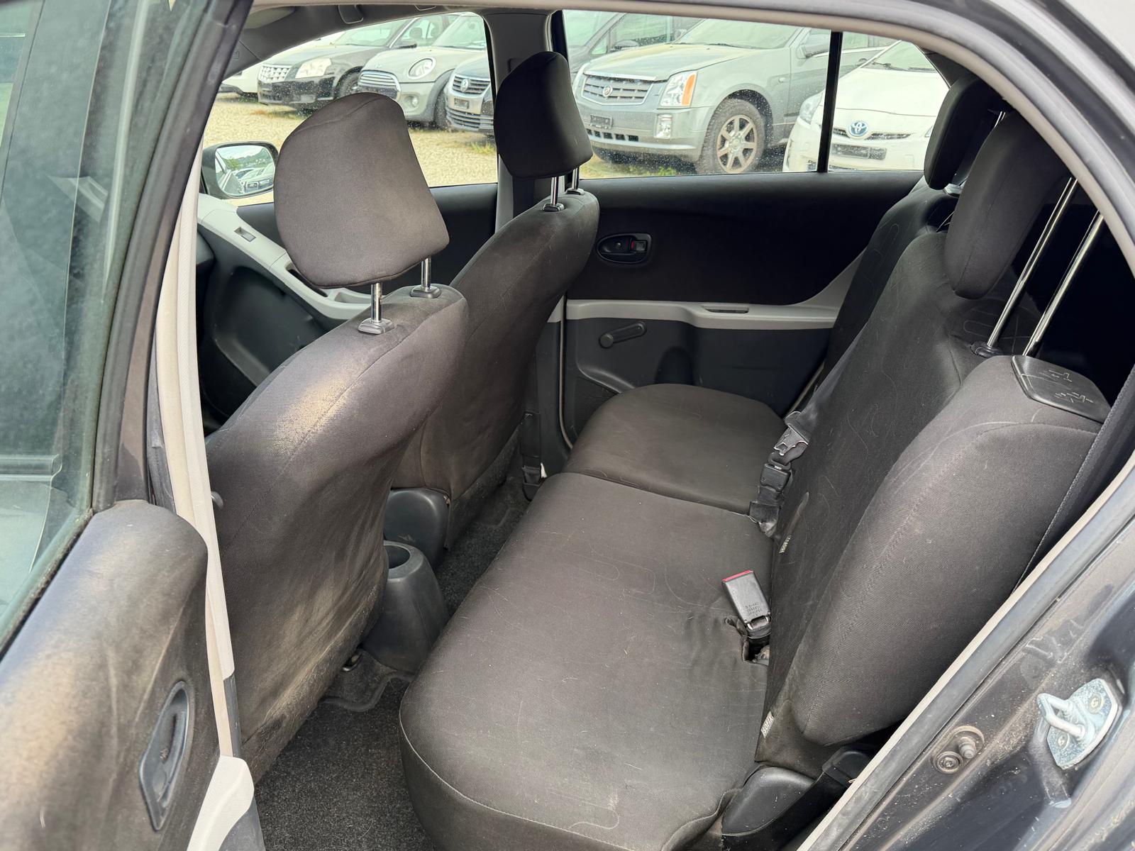 TOYOTA Yaris 1.0 Style-image-7