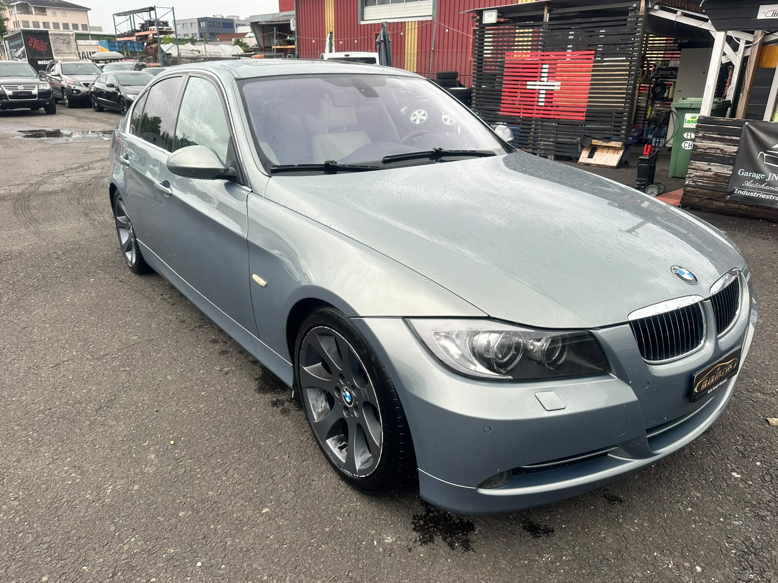 BMW 330i-image-7