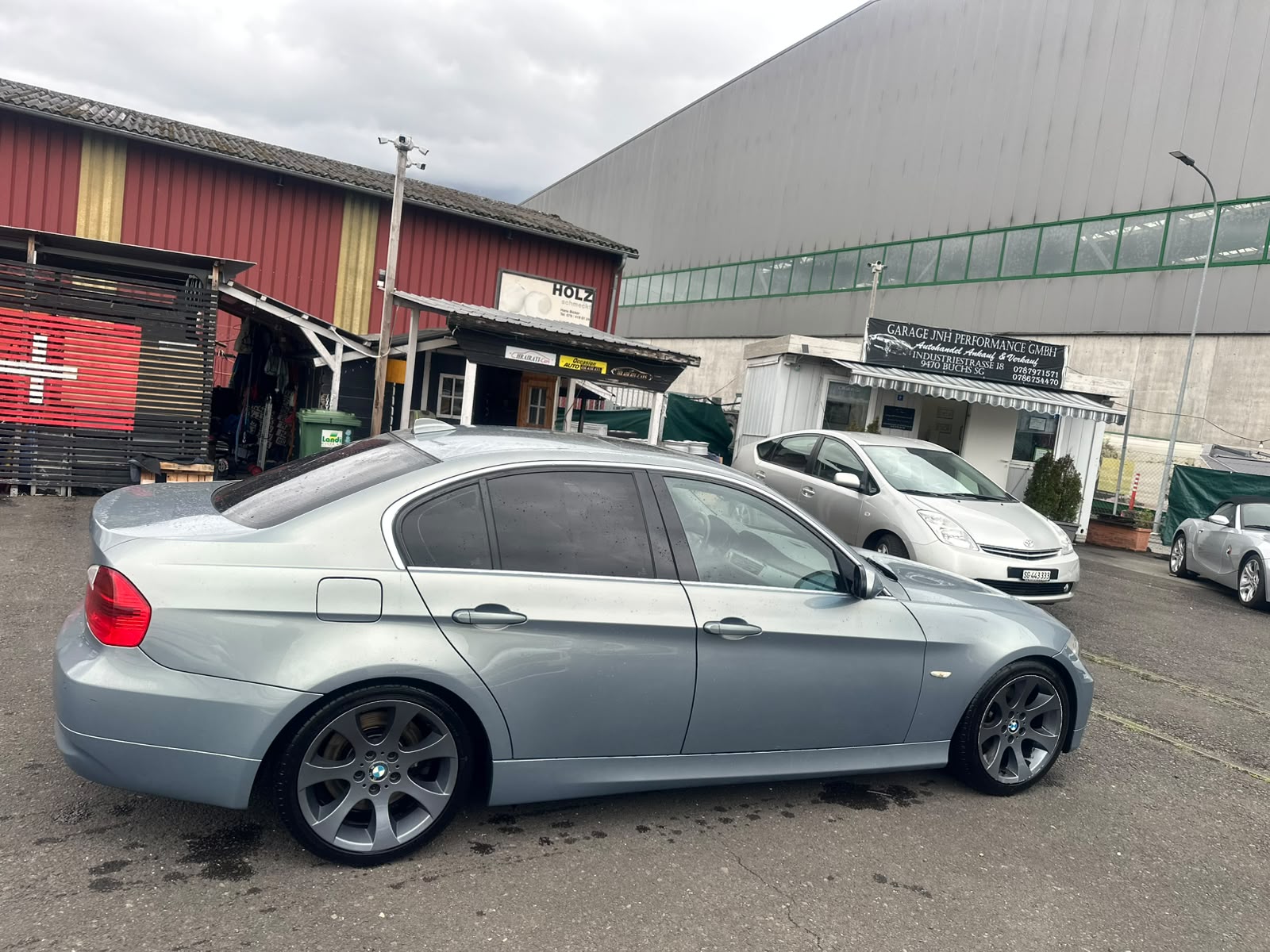 BMW 330i-image-6