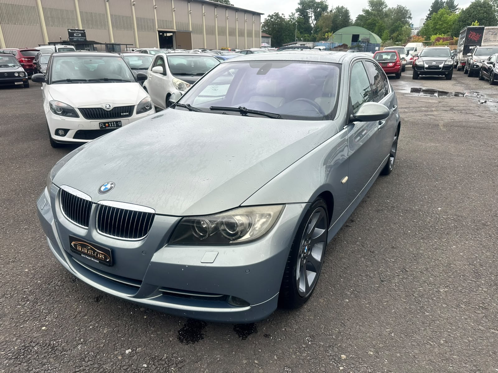 BMW 330i-image-1