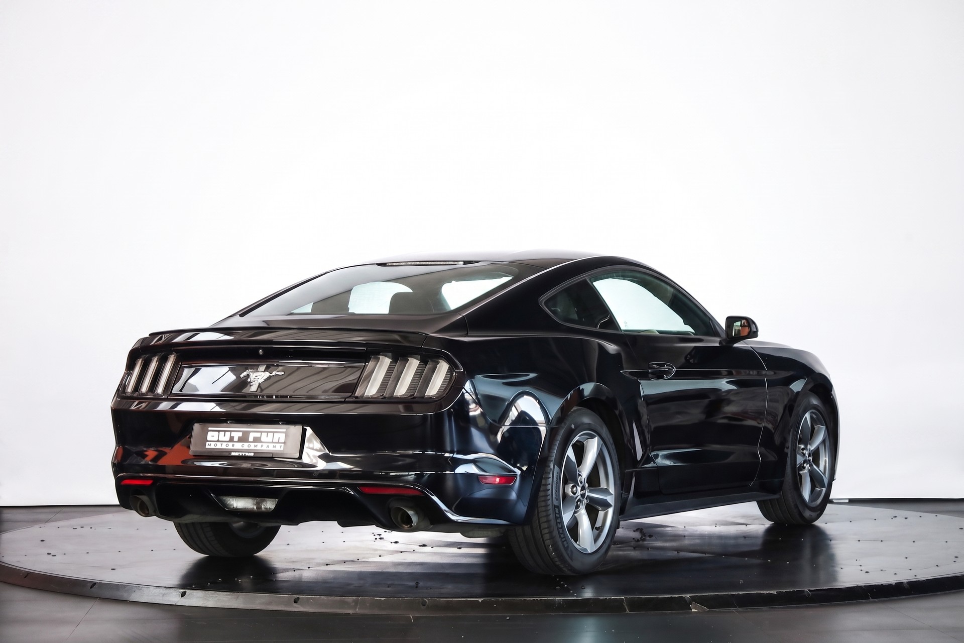 FORD Mustang Fastback 3.7 Automat-showroom-element-3