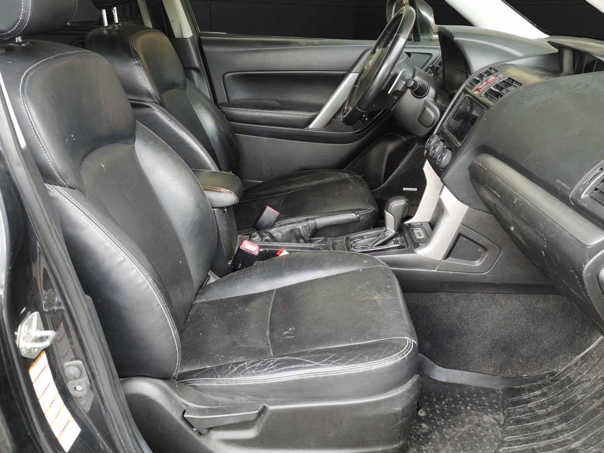 SUBARU Forester 2.0XT Luxury Lineartronic-image-14
