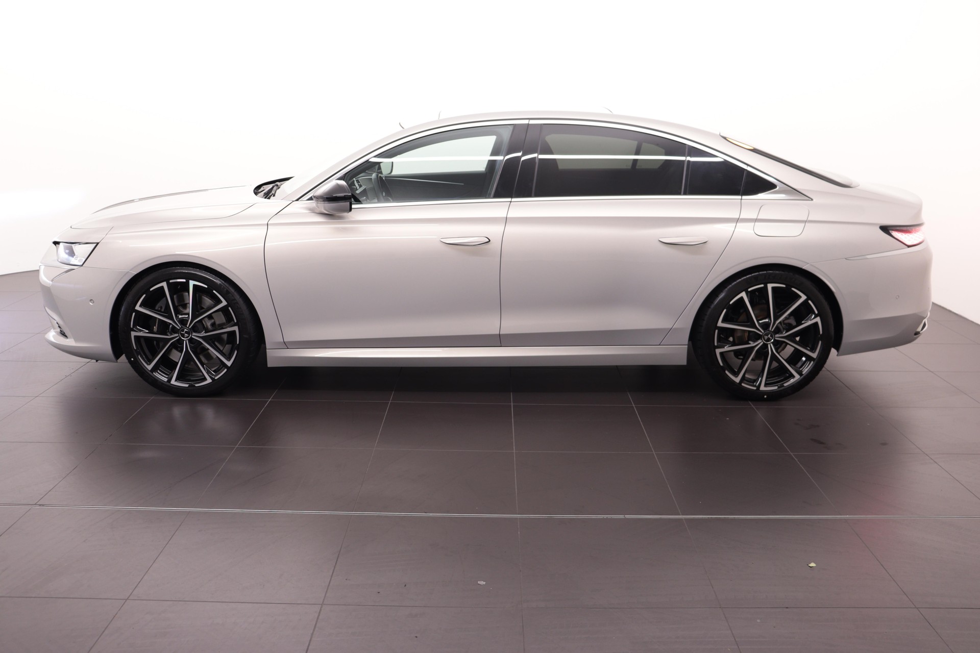 DS AUTOMOBILES 9 1.6 E-Tense Rivoli+ 4x4-showroom-element-3