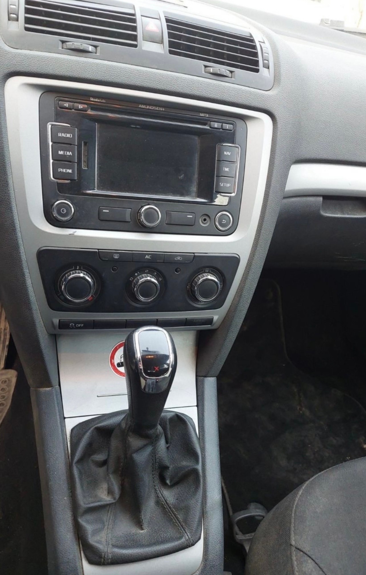 SKODA Octavia Combi 1.6 TDI Ambition 4x4-image-8