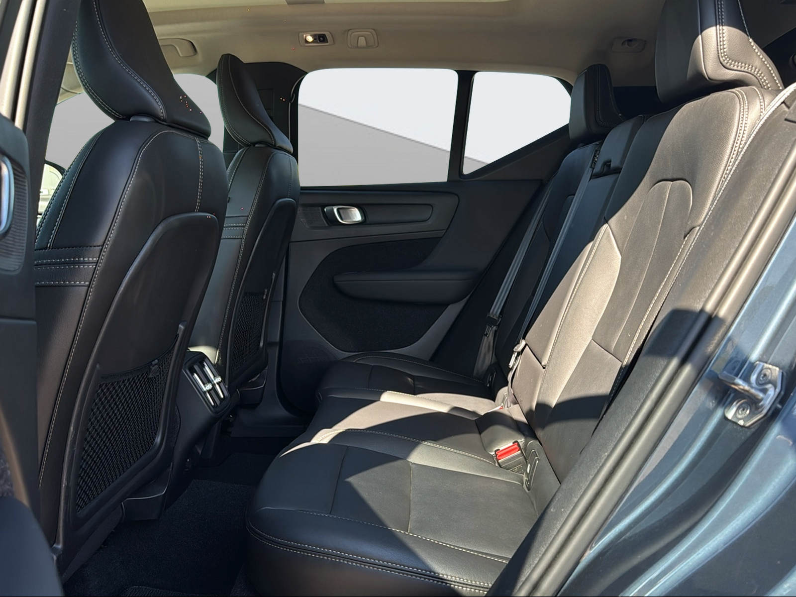 VOLVO XC40 2.0 B4 MH Inscription AWD-image-13