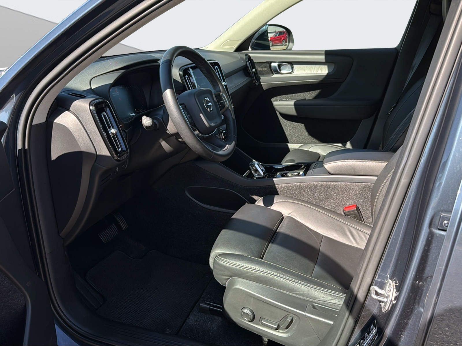 VOLVO XC40 2.0 B4 MH Inscription AWD-image-9