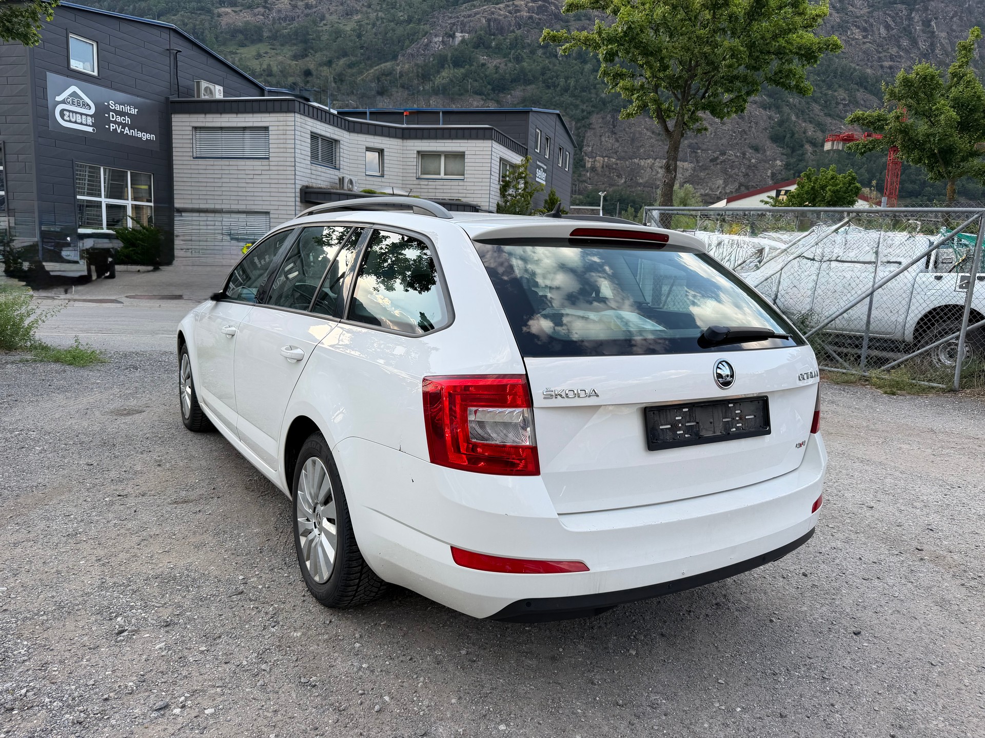 SKODA Octavia Combi 2.0 TDI Ambition 4x4 DSG-showroom-element-2
