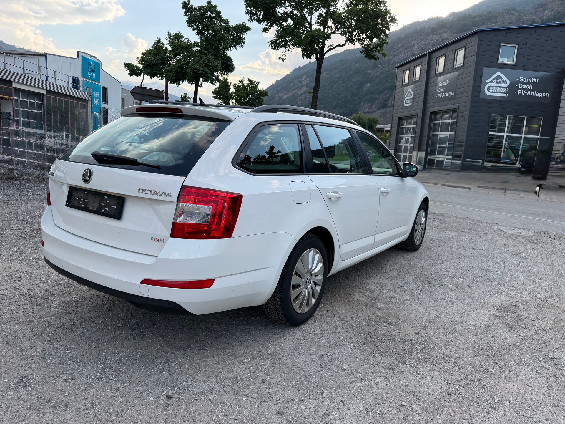 SKODA Octavia Combi 2.0 TDI Ambition 4x4 DSG-image-5