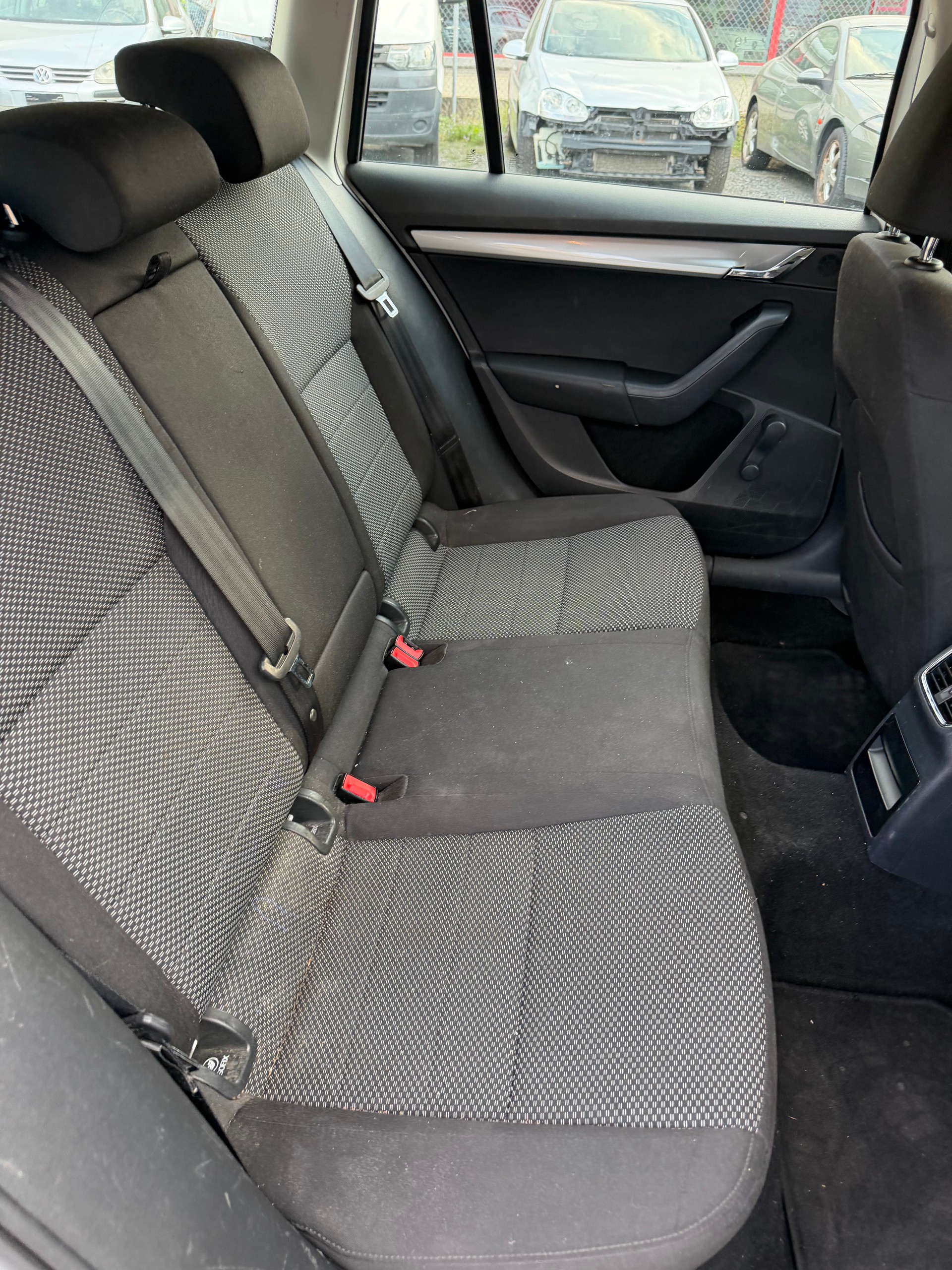 SKODA Octavia Combi 2.0 TDI Ambition 4x4 DSG-image-7