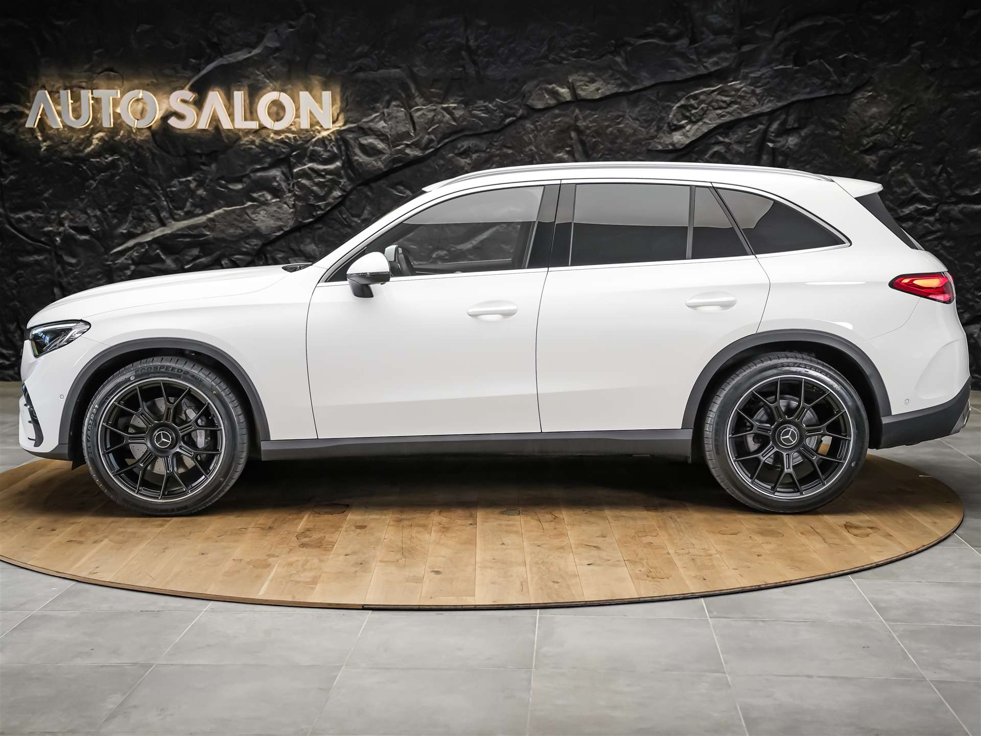 MERCEDES-BENZ GLC 220 d AMG Line 4Matic 9G-Tronic *Abstandsregler*21" Felgen*Sitzheizung*-showroom-element-1
