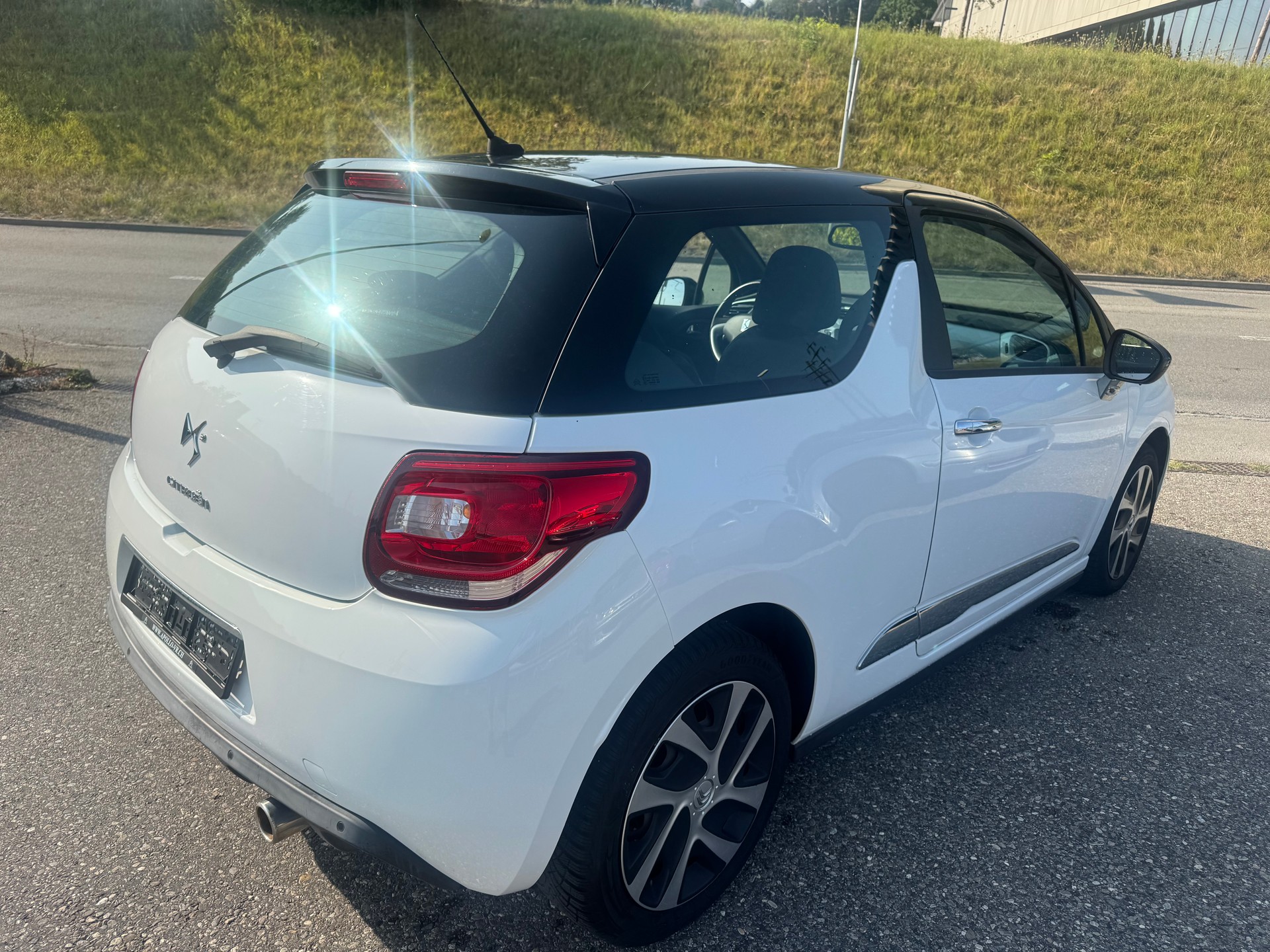 DS AUTOMOBILES DS3 1.2 VTi Chic-showroom-element-3