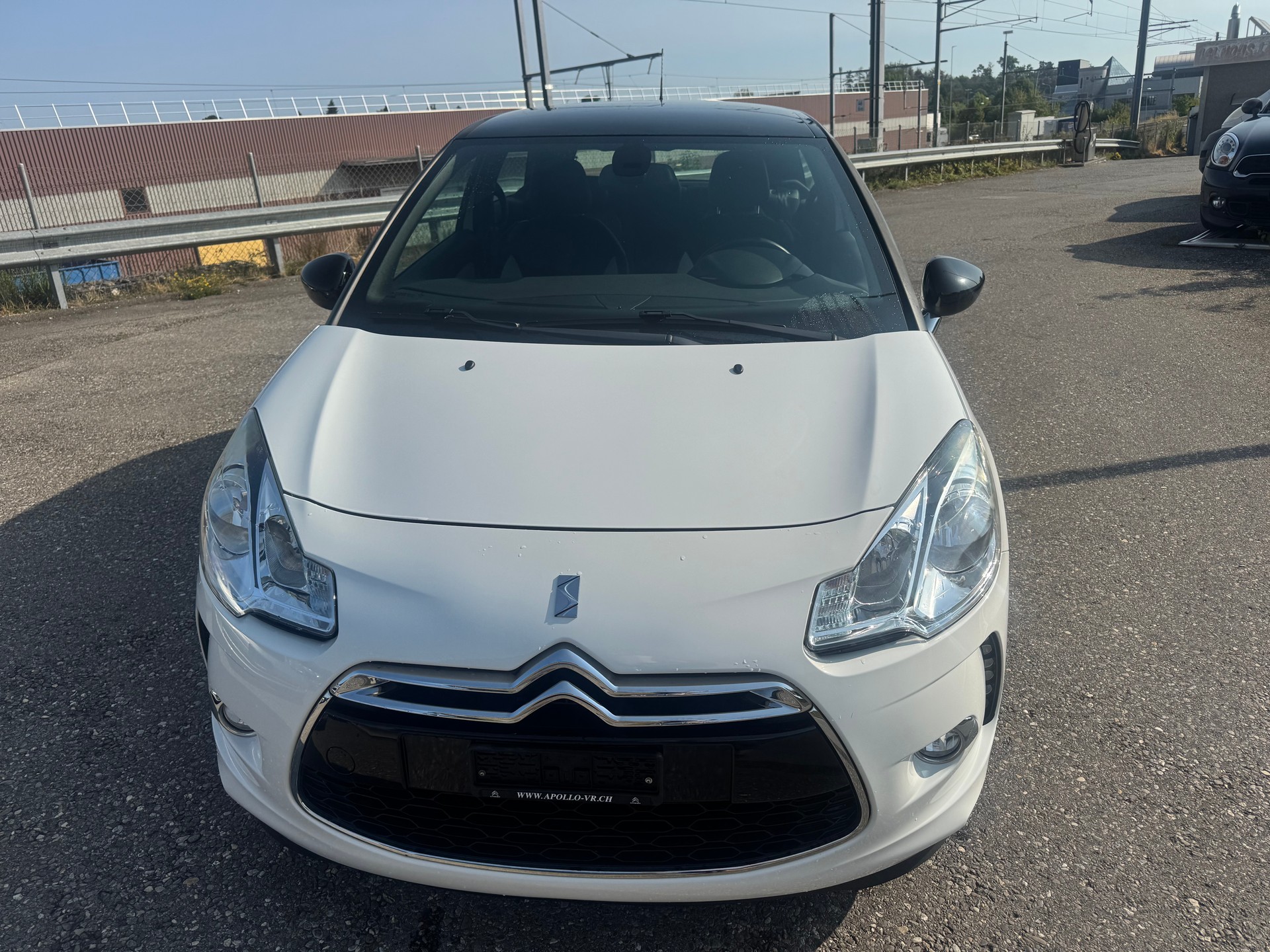 DS AUTOMOBILES DS3 1.2 VTi Chic-showroom-element-1