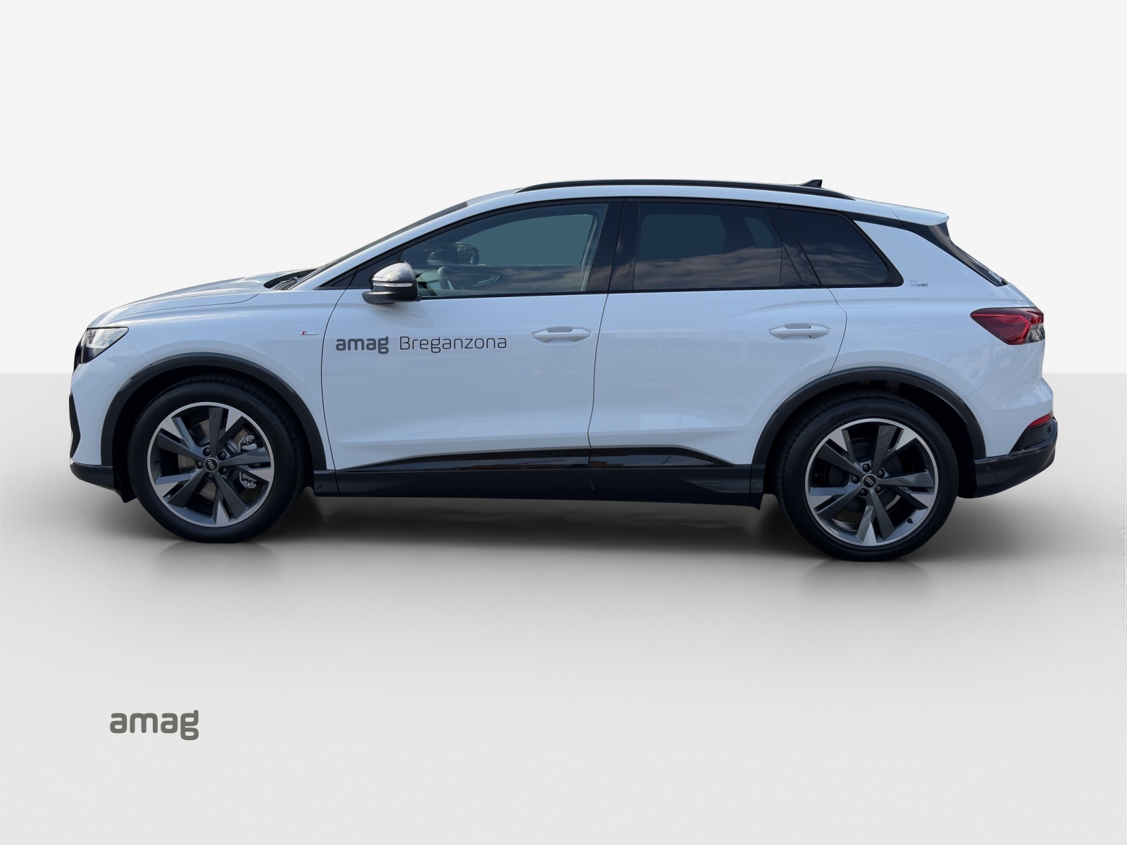 AUDI Q4 e-tron 45 Edition Swiss Ski quattro-showroom-element-1