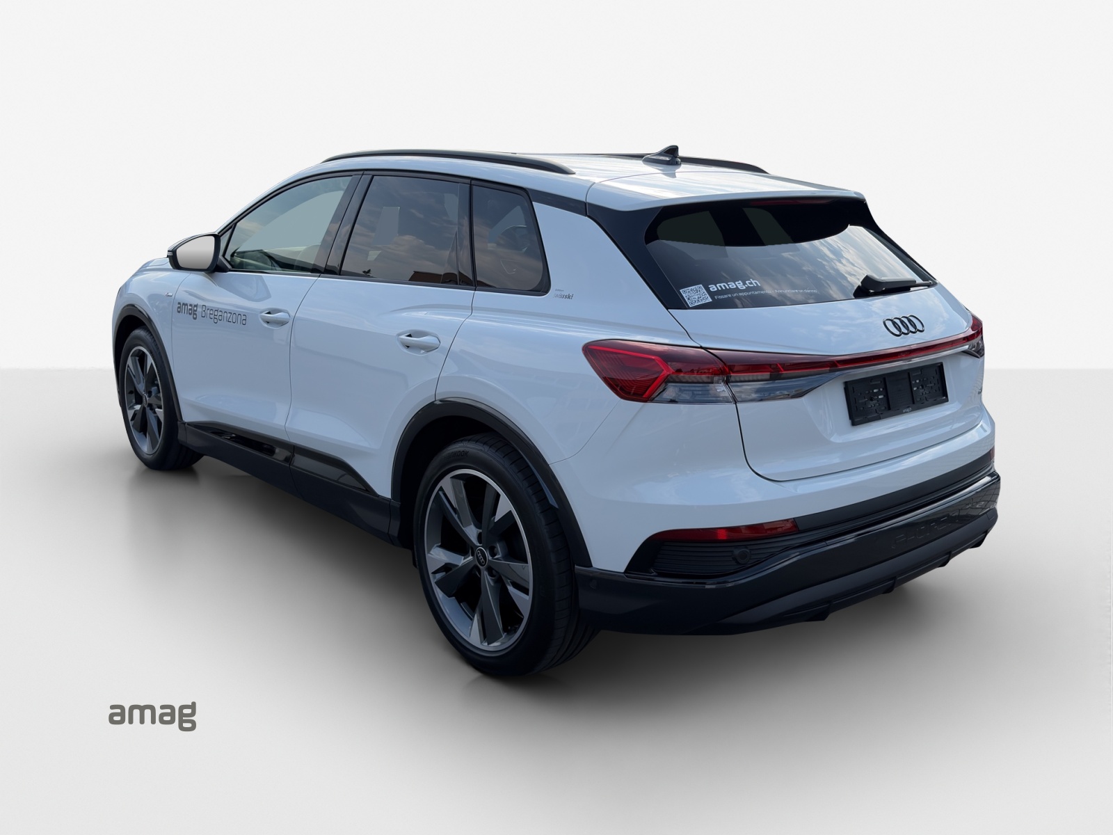 AUDI Q4 e-tron 45 Edition Swiss Ski quattro-showroom-element-2