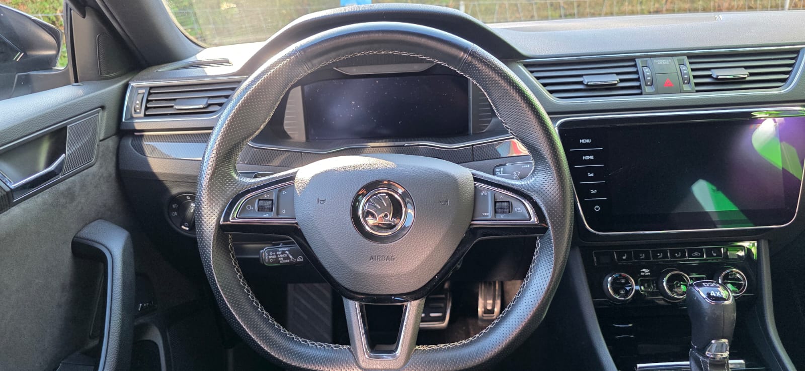 SKODA Superb 2.0 TSI SportLine+ 4x4 DSG-image-9