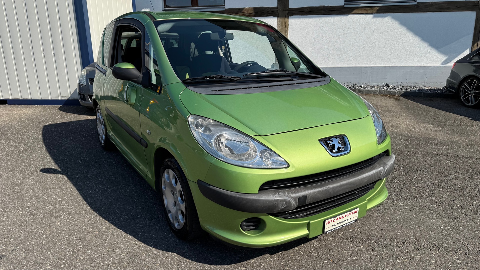 PEUGEOT 1007 1.4 Urban-image-1