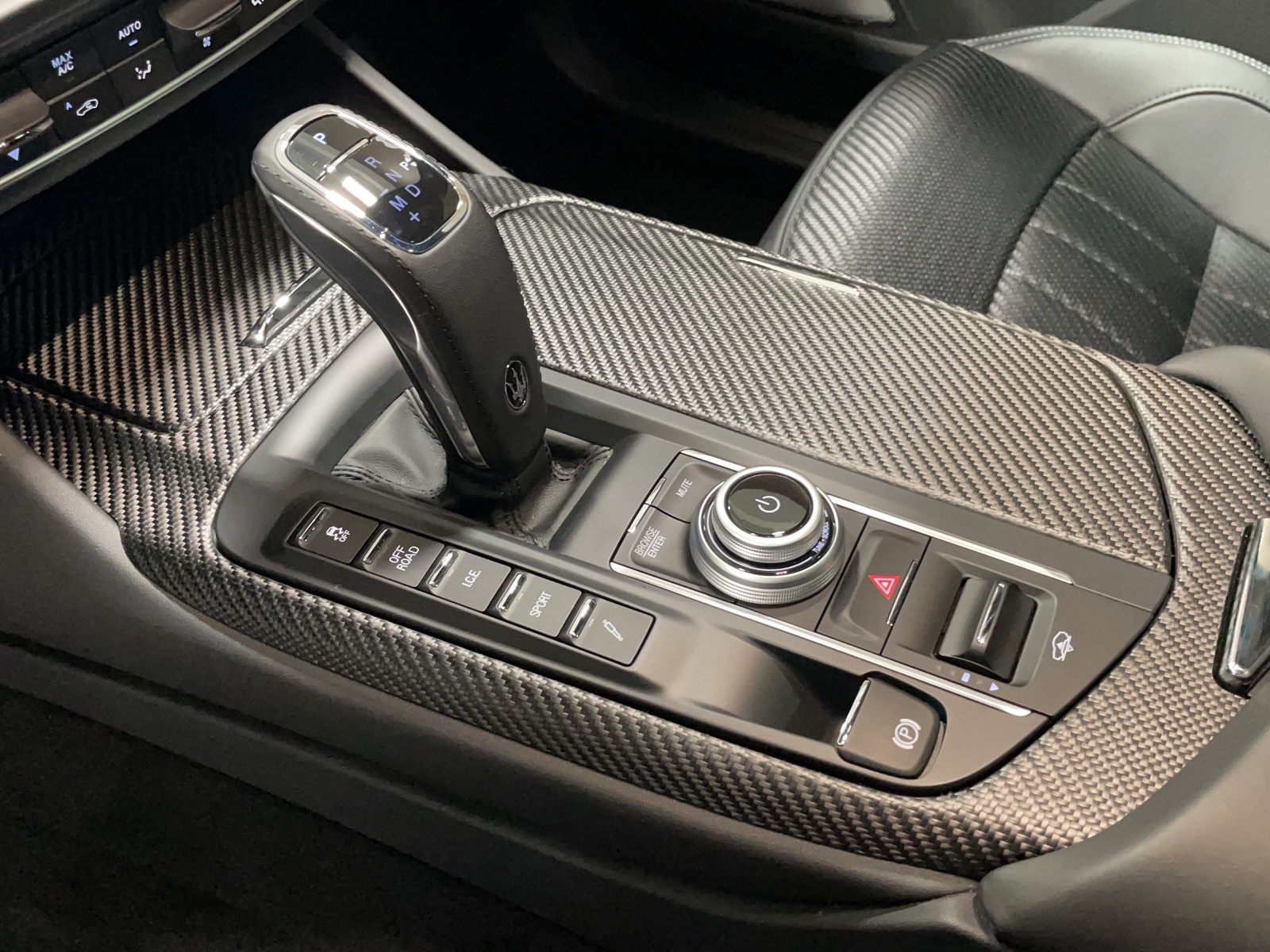 MASERATI Levante 3.0 V6 S GranLusso-image-9