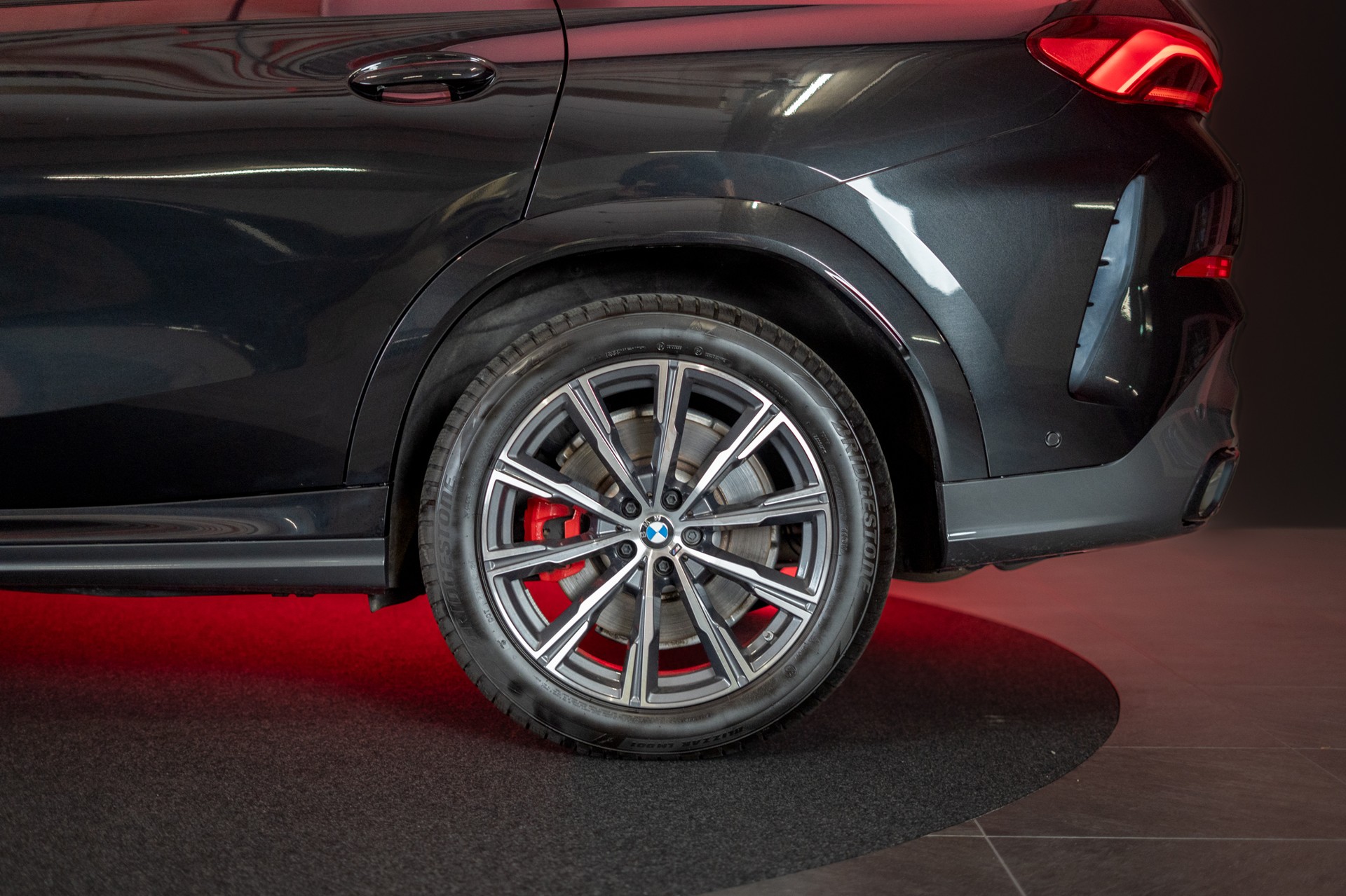 BMW X6 M60i M Sport Pro / Panorama-Glasdach / Bowers&Wilkins / 360°Kamera-image-38