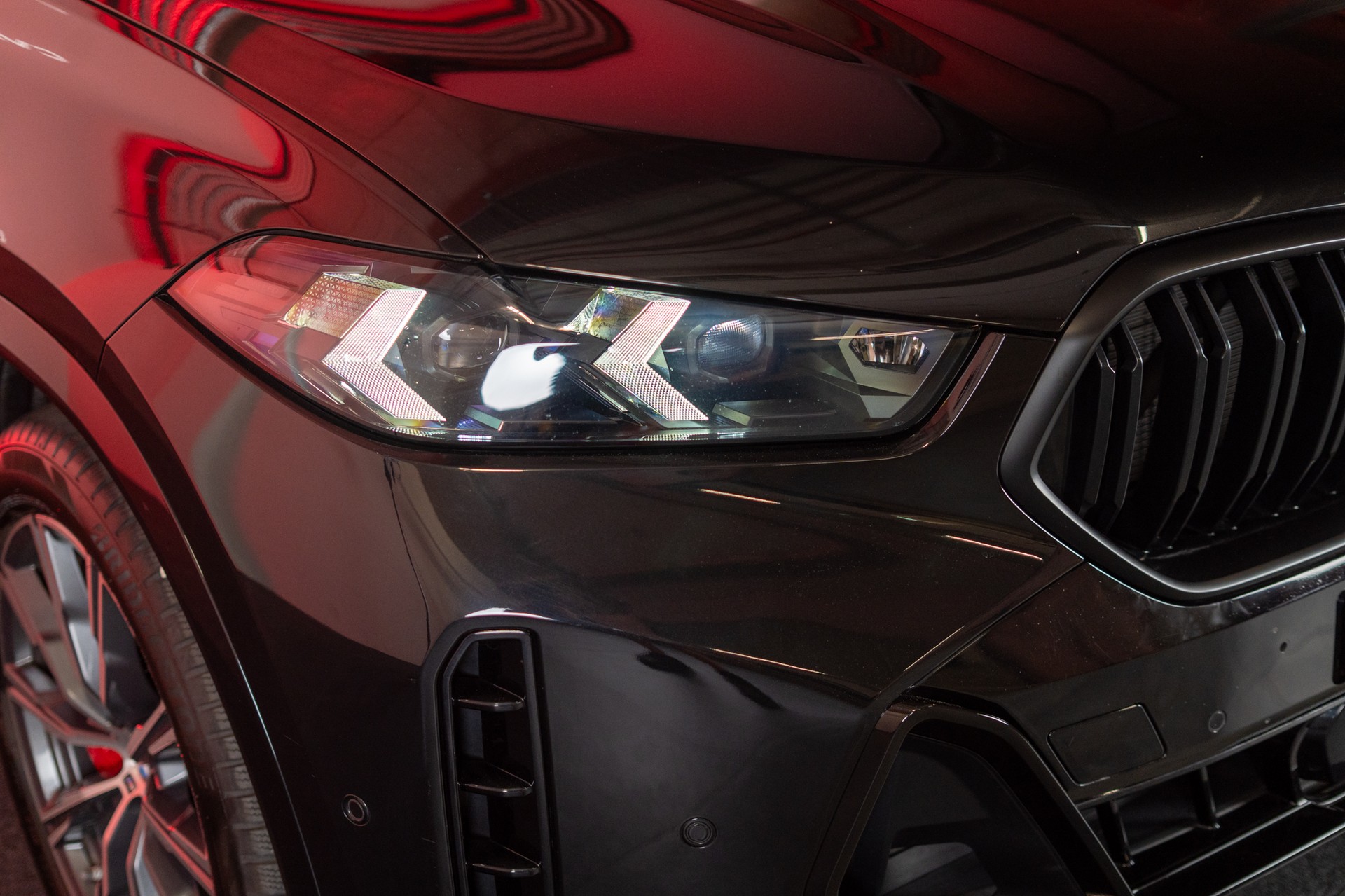 BMW X6 M60i M Sport Pro / Panorama-Glasdach / Bowers&Wilkins / 360°Kamera-image-36