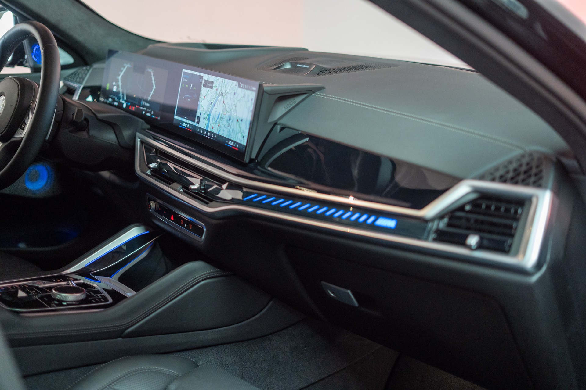 BMW X6 M60i M Sport Pro / Panorama-Glasdach / Bowers&Wilkins / 360°Kamera-image-22