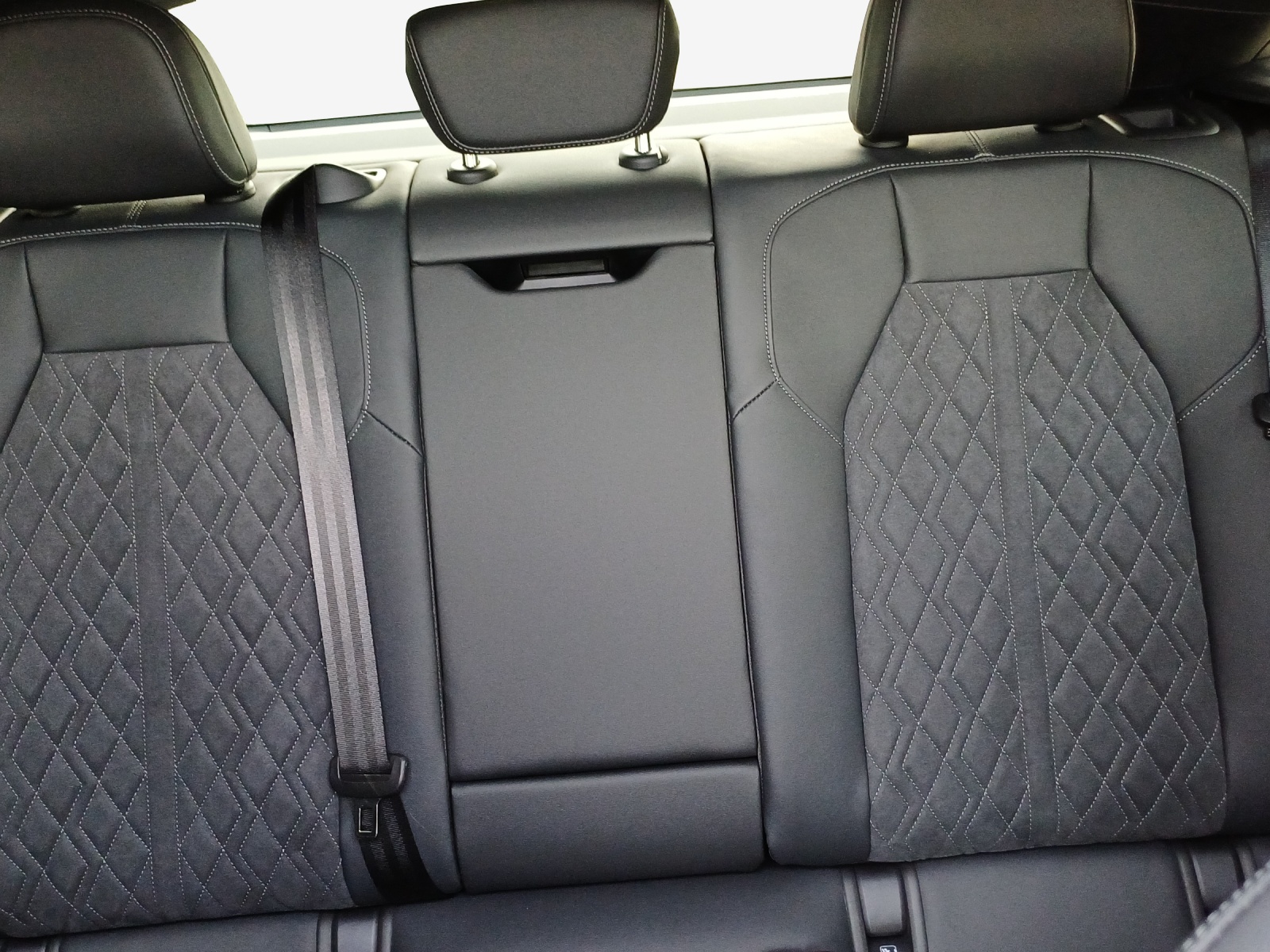 AUDI Q6 Sportback e-tron quattro-image-11