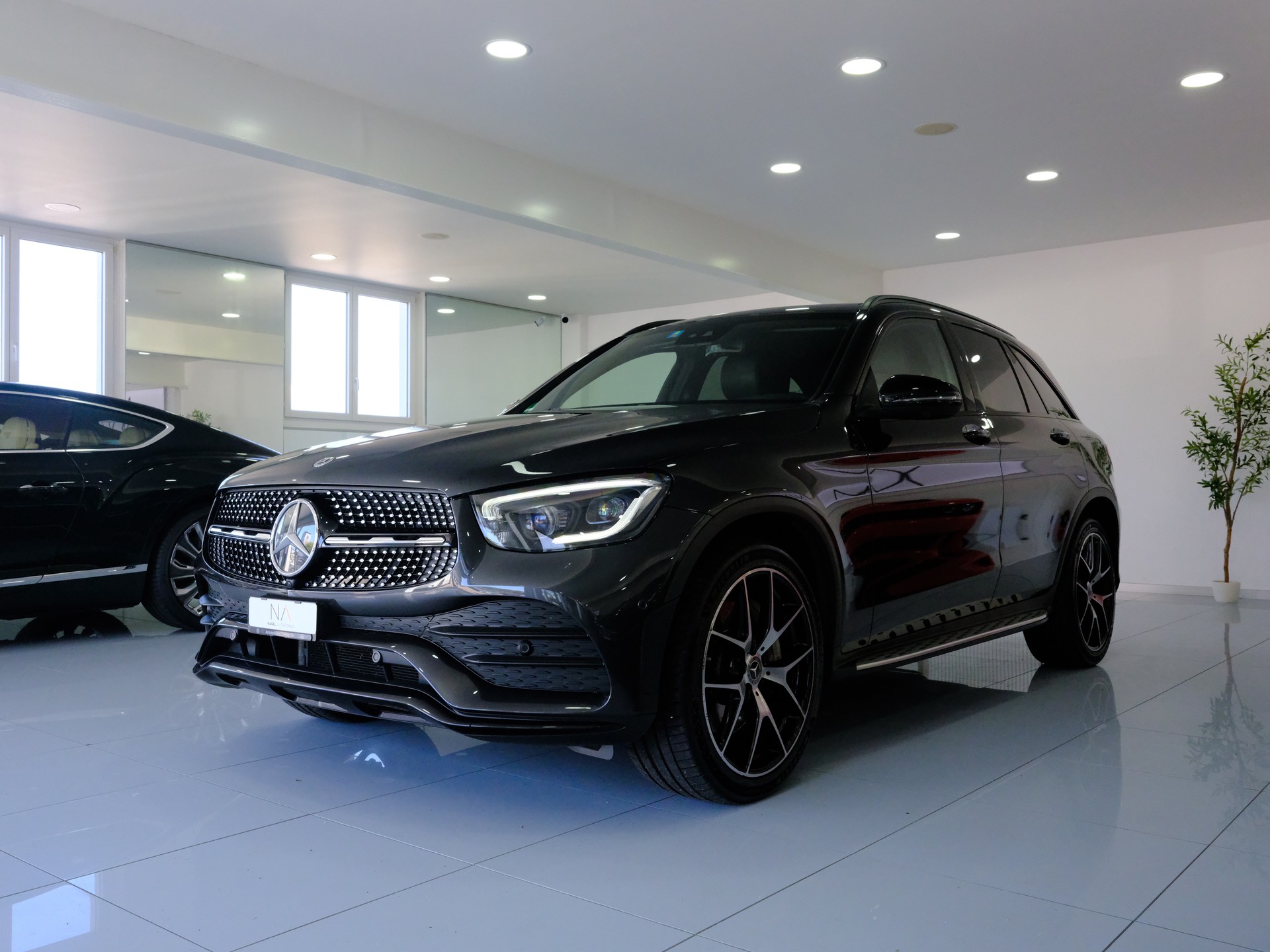 MERCEDES-BENZ GLC 220 d AMG Line 4Matic 9G-Tronic-showroom-element-3