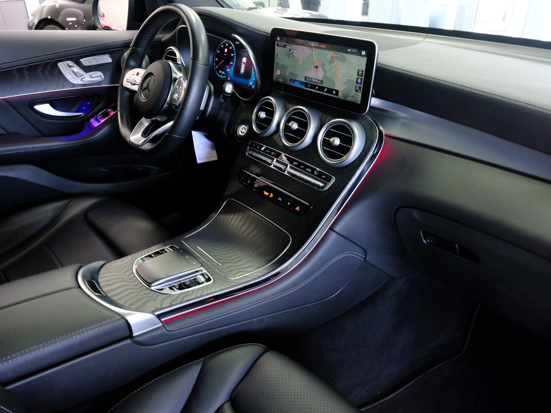 MERCEDES-BENZ GLC 220 d AMG Line 4Matic 9G-Tronic-image-14