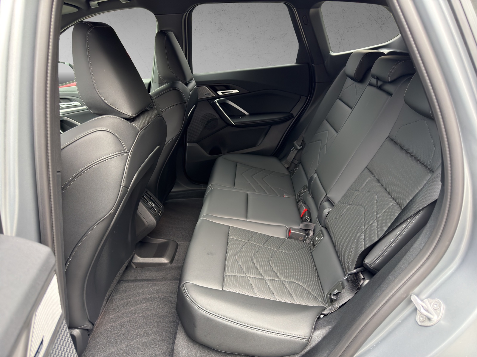 BMW iX1 eDrive 20 Edition M Sport-image-16