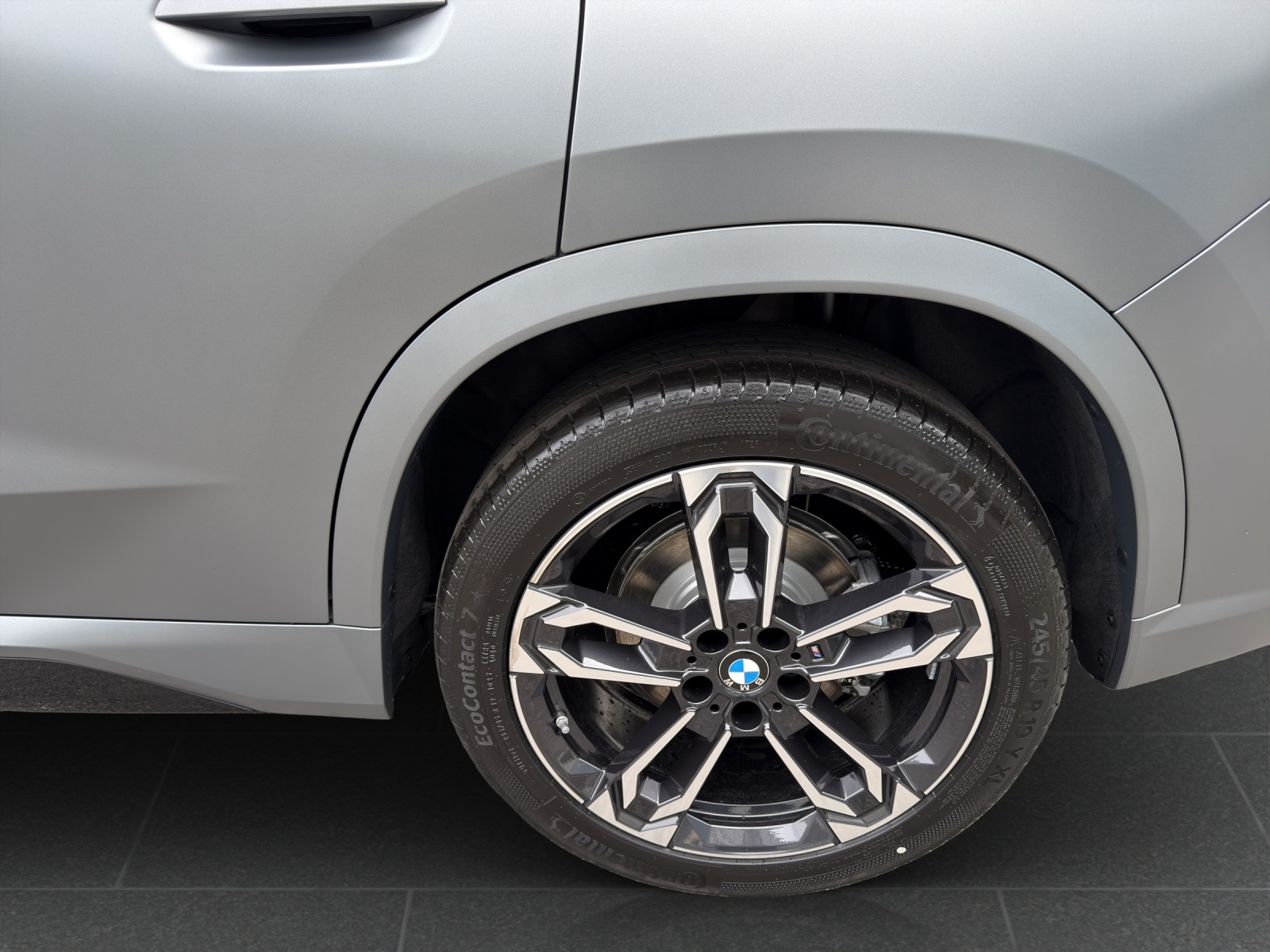 BMW iX1 eDrive 20 Edition M Sport-image-10