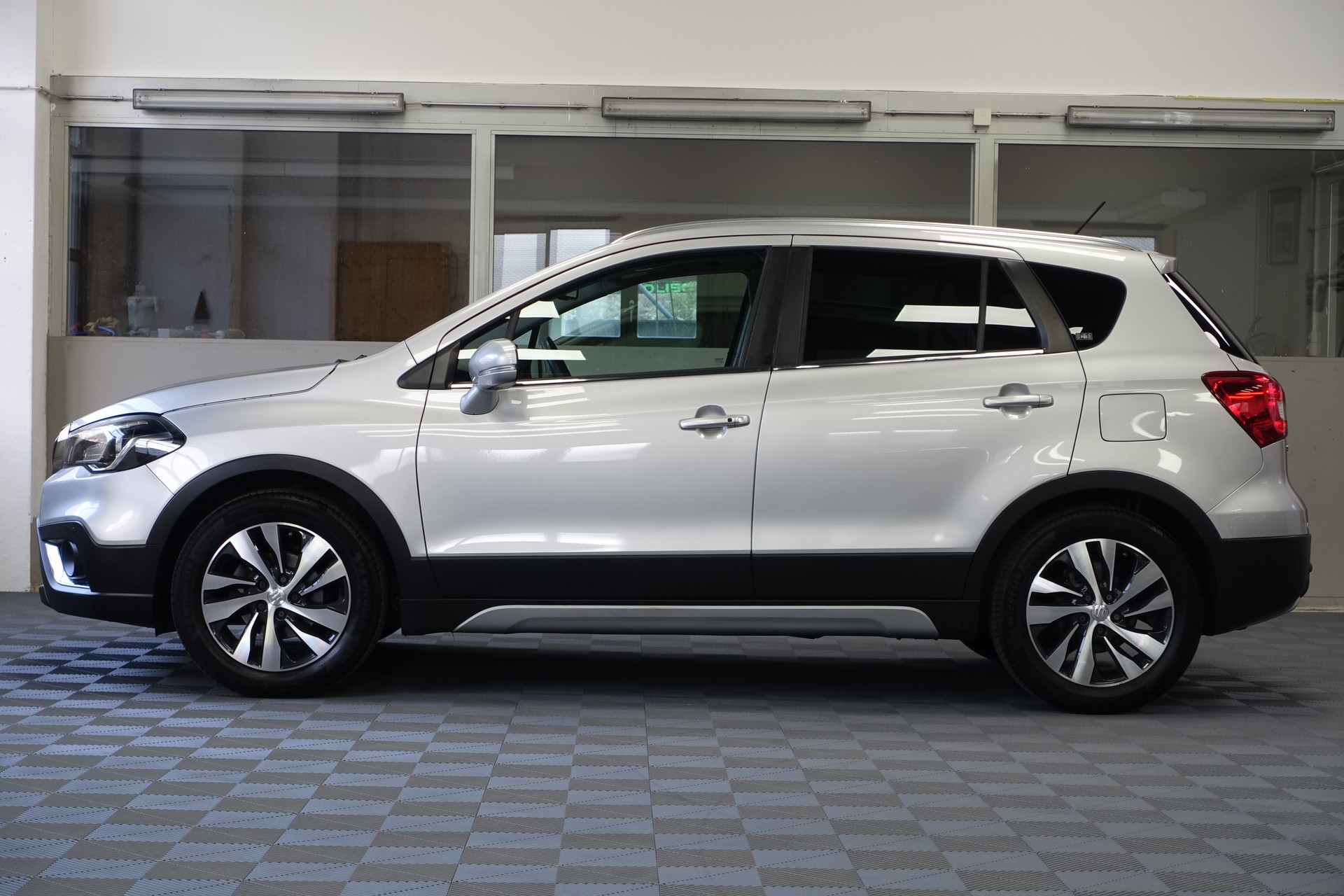 SUZUKI SX4 S-Cross 1.4 T Compact Top 4x4-showroom-element-3