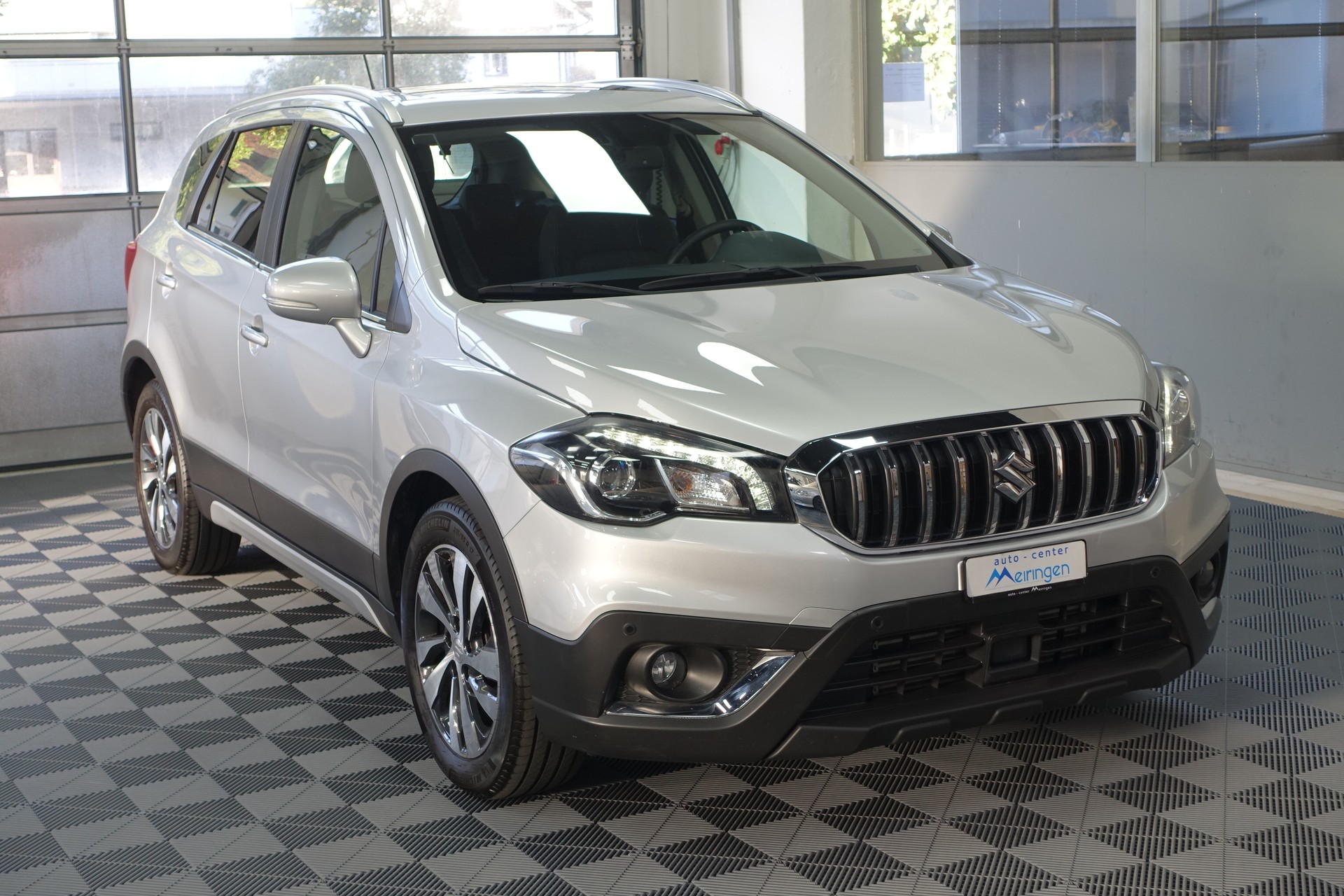 SUZUKI SX4 S-Cross 1.4 T Compact Top 4x4-showroom-element-1