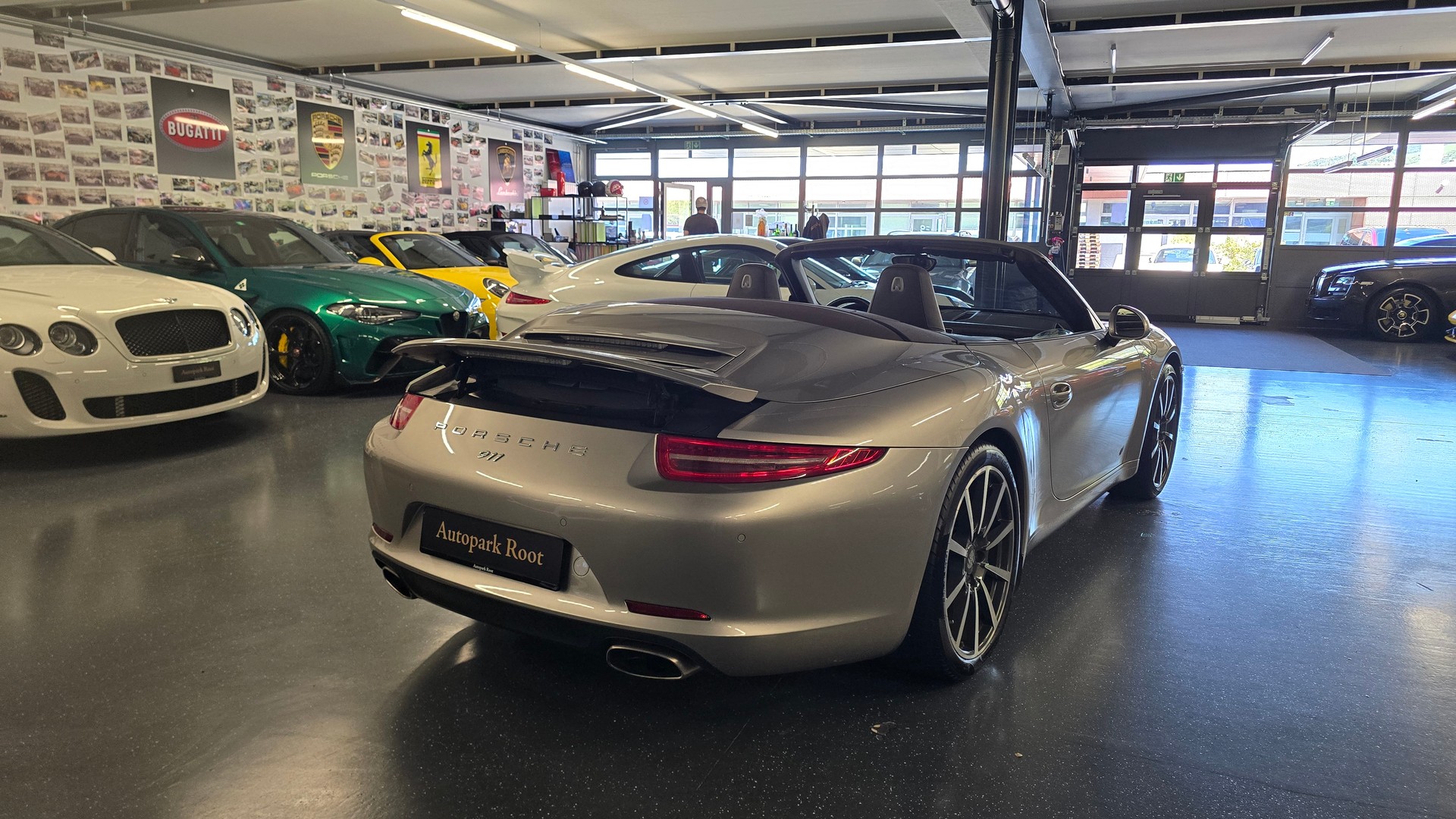 PORSCHE 911 Cabrio Carrera-image-12