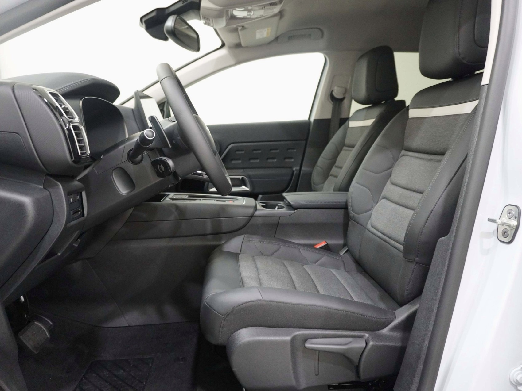 CITROEN C5 Aircross 1.6 Plug-in Hybrid Swiss Edition-image-6