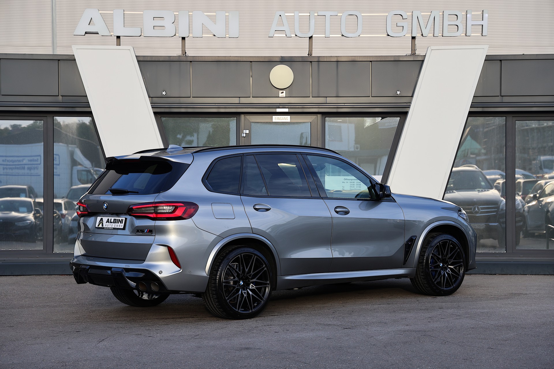 BMW X5 M Competition-showroom-element-2