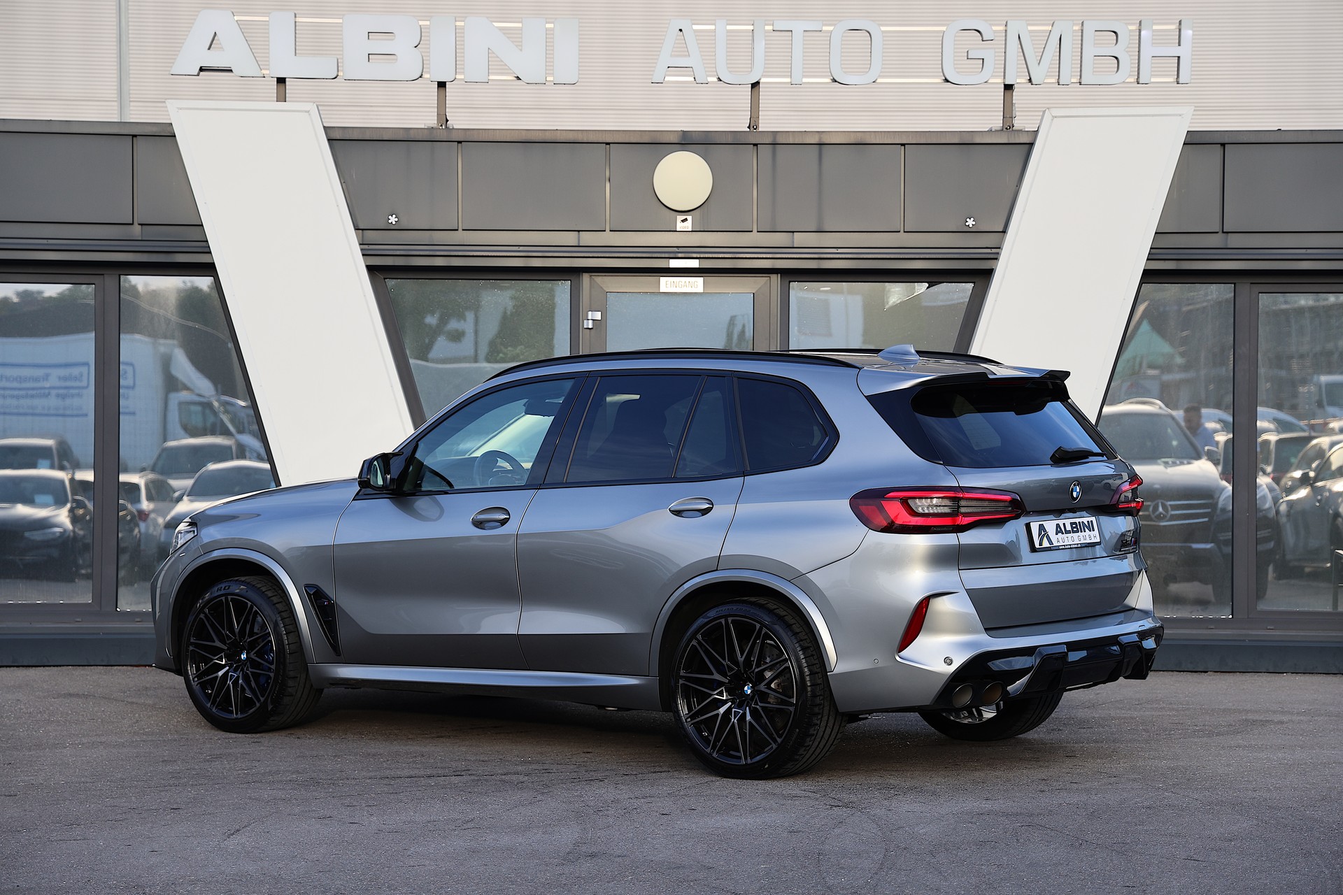 BMW X5 M Competition-showroom-element-3