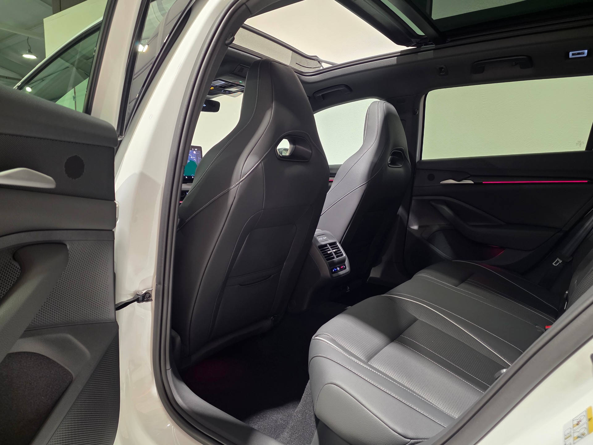 SKODA Superb Combi 2.0 TSI Sportline 4x4 DSG-image-20