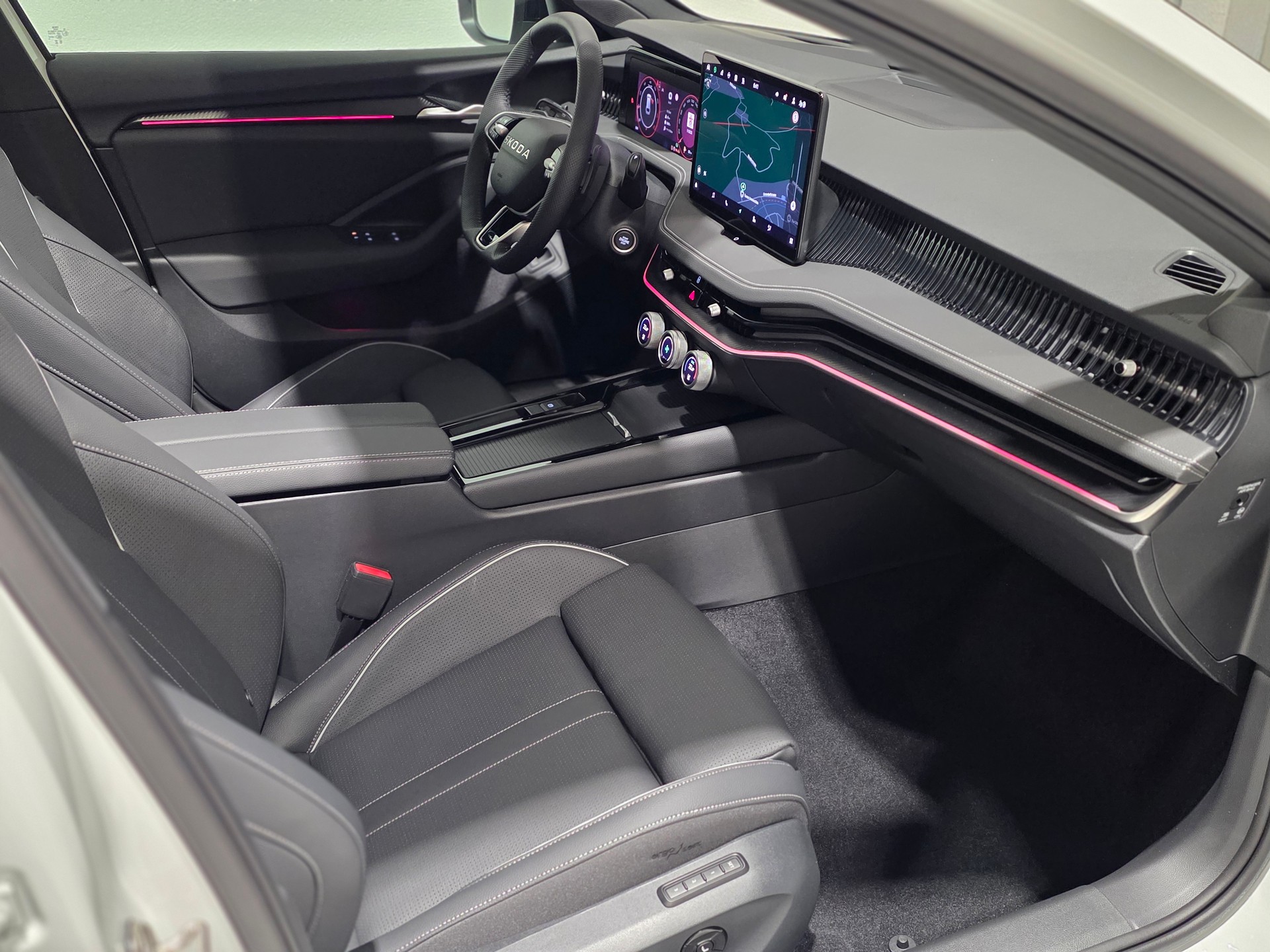 SKODA Superb Combi 2.0 TSI Sportline 4x4 DSG-image-25