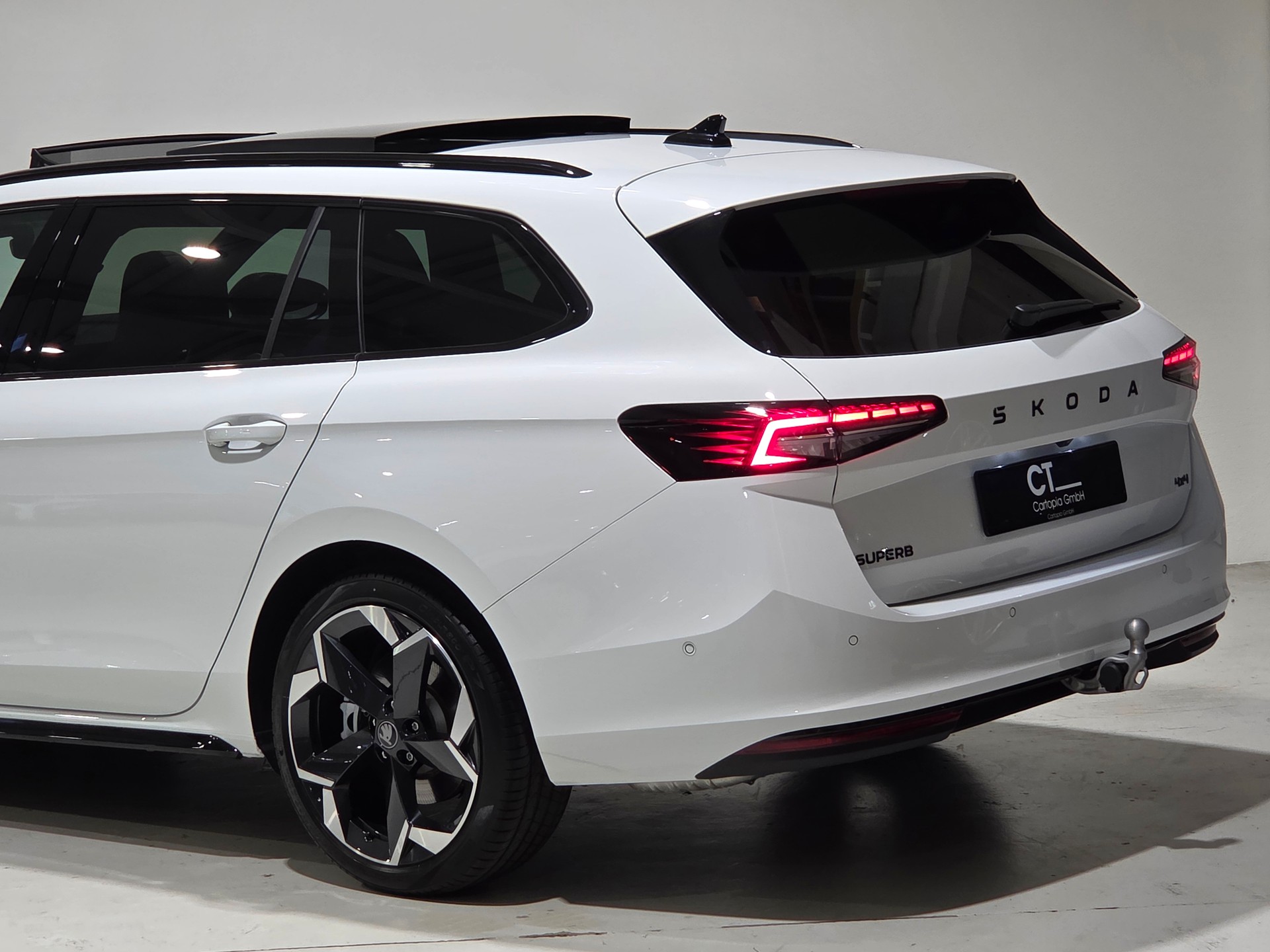 SKODA Superb Combi 2.0 TSI Sportline 4x4 DSG-showroom-element-3