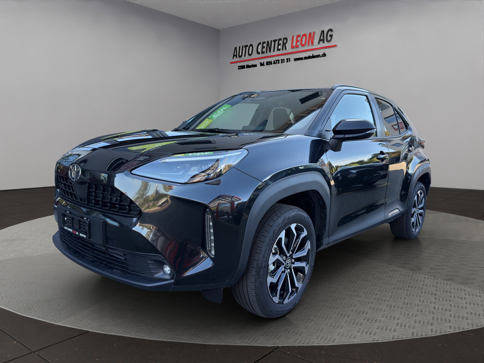TOYOTA Yaris Cross 1.5 Style 4x2 Hybrid-showroom-element-1