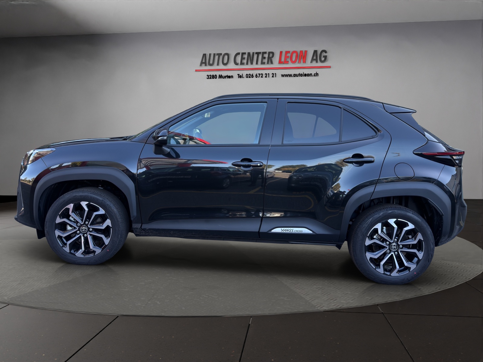 TOYOTA Yaris Cross 1.5 Style 4x2 Hybrid-showroom-element-2