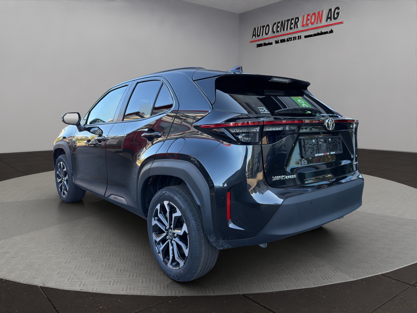 TOYOTA Yaris Cross 1.5 Style 4x2 Hybrid-showroom-element-3