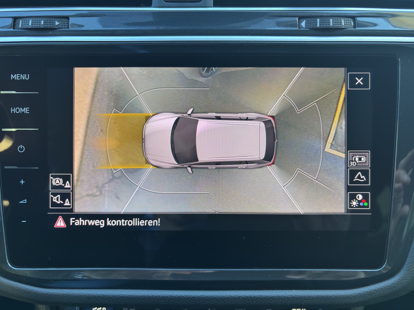 VW Tiguan 2.0TSI Highline 4Motion DSG mit AHK (2500kg), Assistenzpaket Plus & Winterreifen-image-21