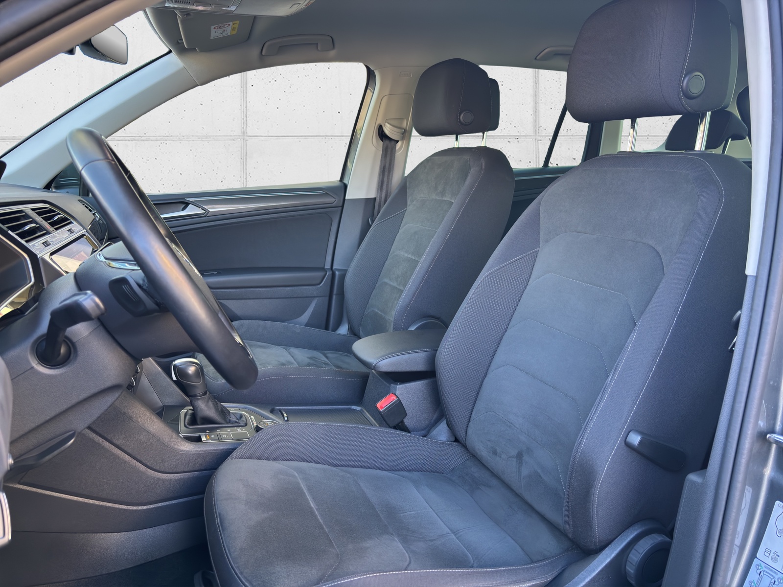 VW Tiguan 2.0TSI Highline 4Motion DSG mit AHK (2500kg), Assistenzpaket Plus & Winterreifen-image-28