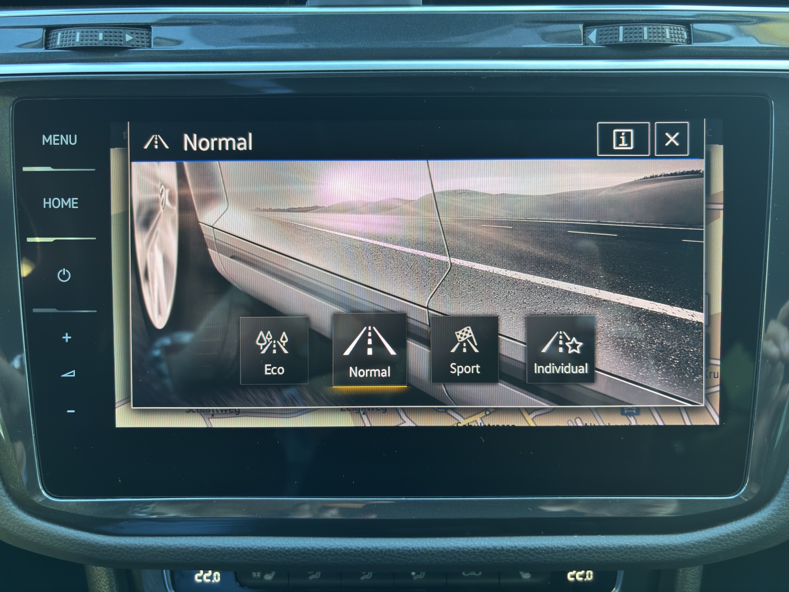 VW Tiguan 2.0TSI Highline 4Motion DSG mit AHK (2500kg), Assistenzpaket Plus & Winterreifen-image-26